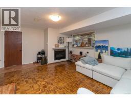 955 Doumac Ave, Saanich, BC V8Y1M5 Photo 37