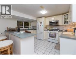 955 Doumac Ave, Saanich, BC V8Y1M5 Photo 38