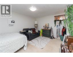 955 Doumac Ave, Saanich, BC V8Y1M5 Photo 40