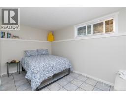 955 Doumac Ave, Saanich, BC V8Y1M5 Photo 42
