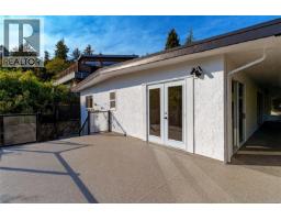 955 Doumac Ave, Saanich, BC V8Y1M5 Photo 48