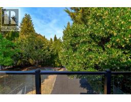 955 Doumac Ave, Saanich, BC V8Y1M5 Photo 51