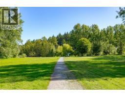 955 Doumac Ave, Saanich, BC V8Y1M5 Photo 61