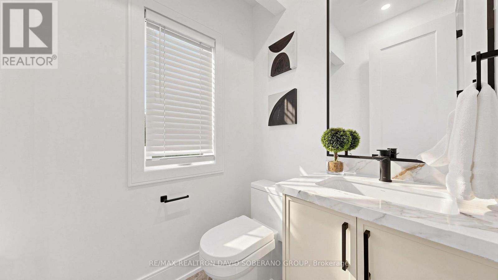 22 Verwood Avenue, Toronto, ON photo 12