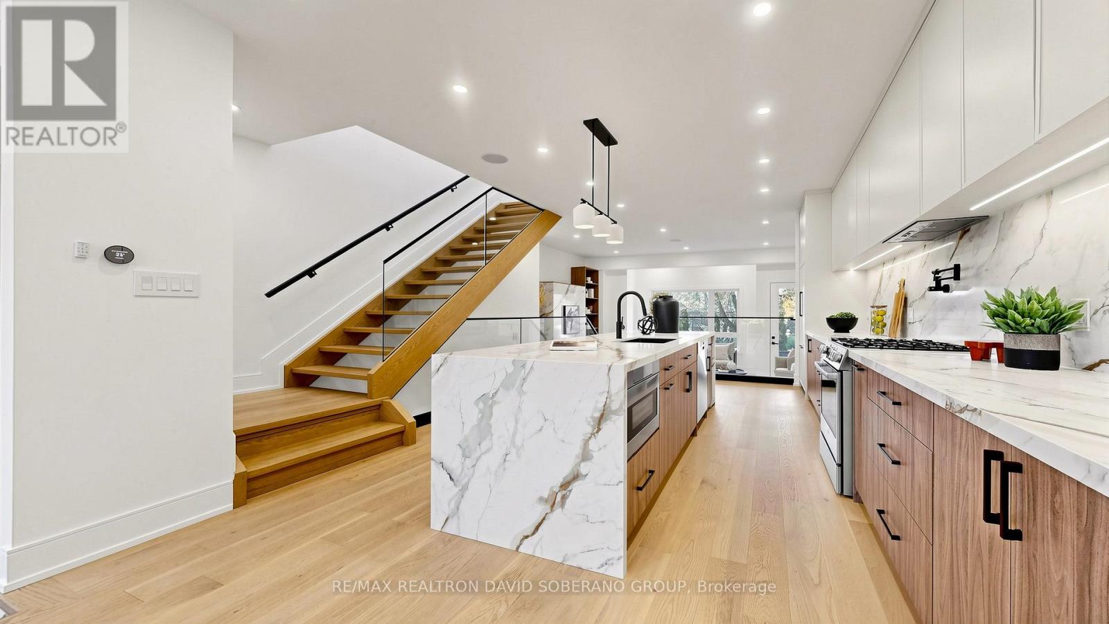 22 Verwood Avenue, Toronto, ON photo 16