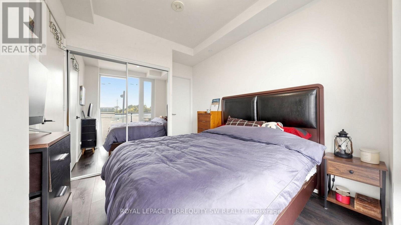 S338 - 35 ROLLING MILLS ROAD, Toronto (Waterfront Communities) — photo 12