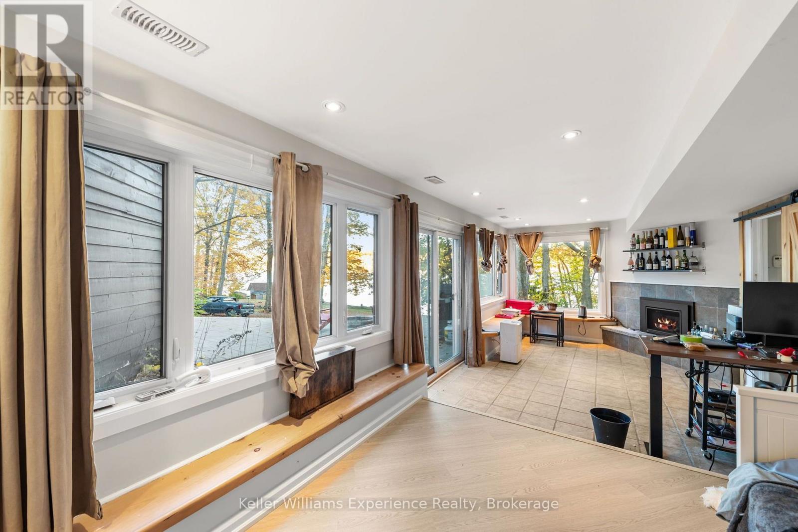 21 Lakeview Crescent, Tiny photo 33