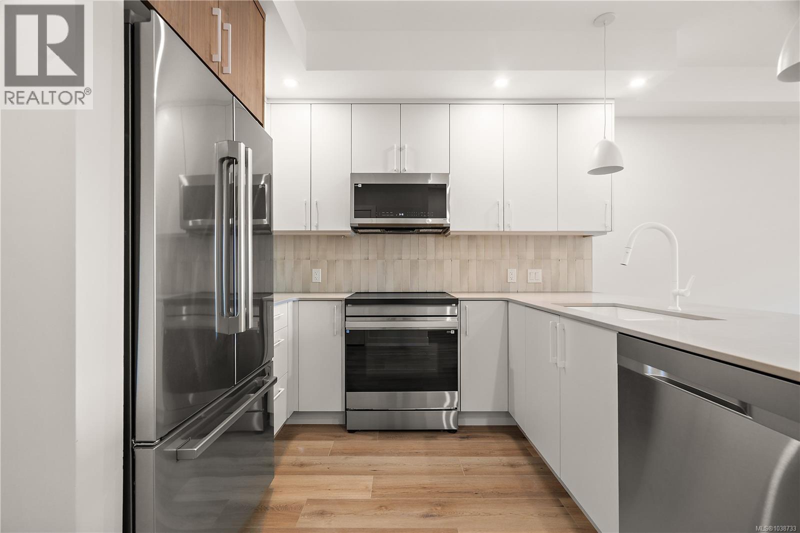 213 2881 Leigh Rd, Langford - Image 1