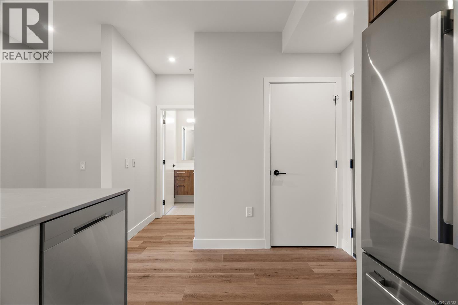 213 2881 Leigh Rd, Langford - Image 1
