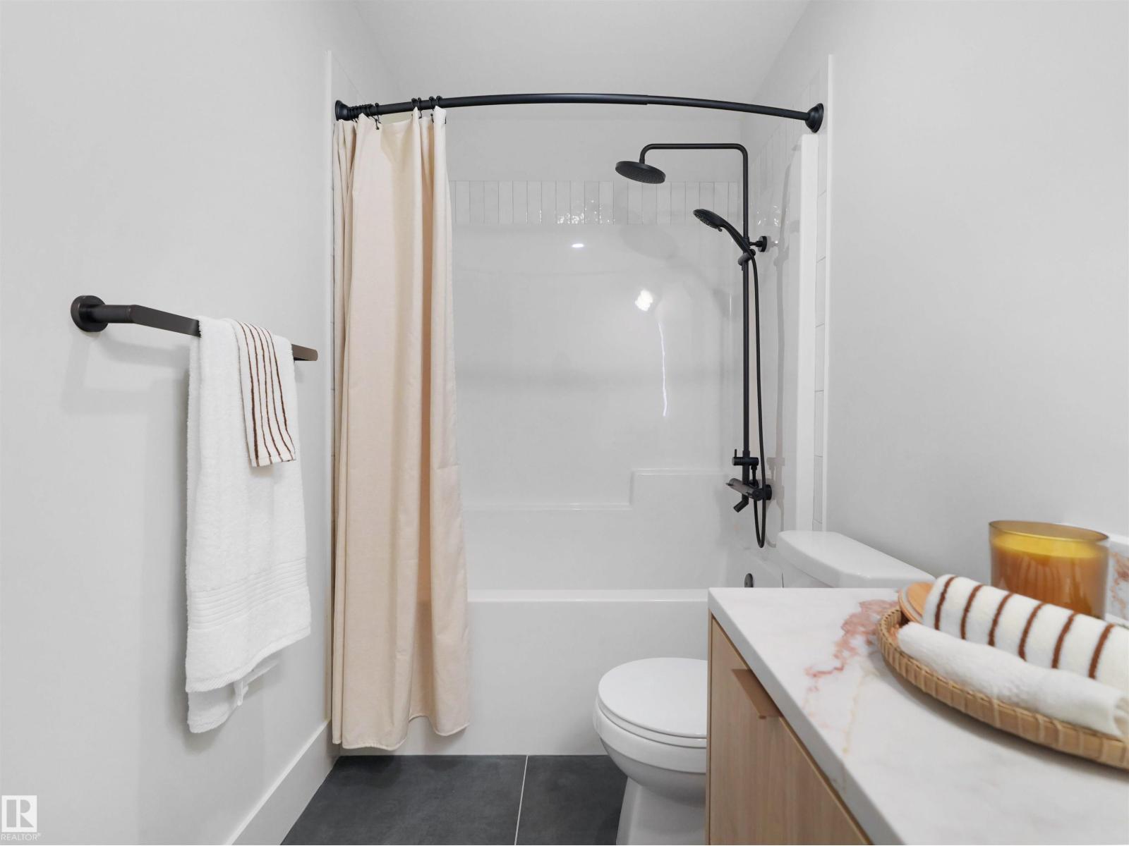 8312 Kiriak LO SW, Edmonton — photo 5