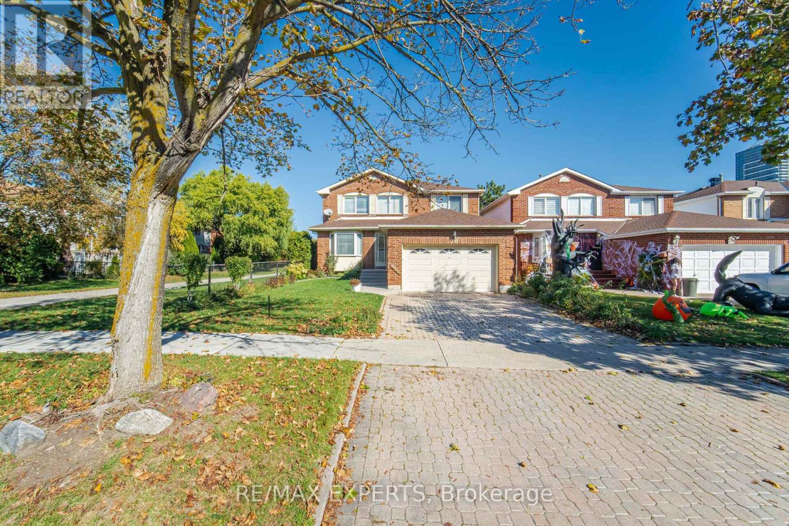 70 Peelton Heights, Brampton, ON photo 2