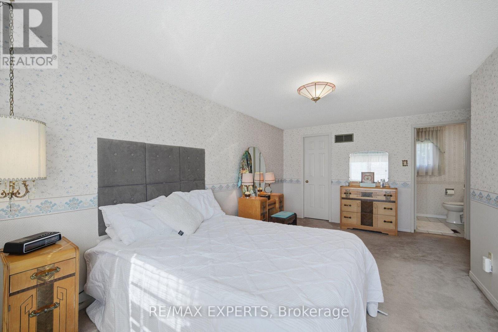 70 Peelton Heights, Brampton, ON photo 32