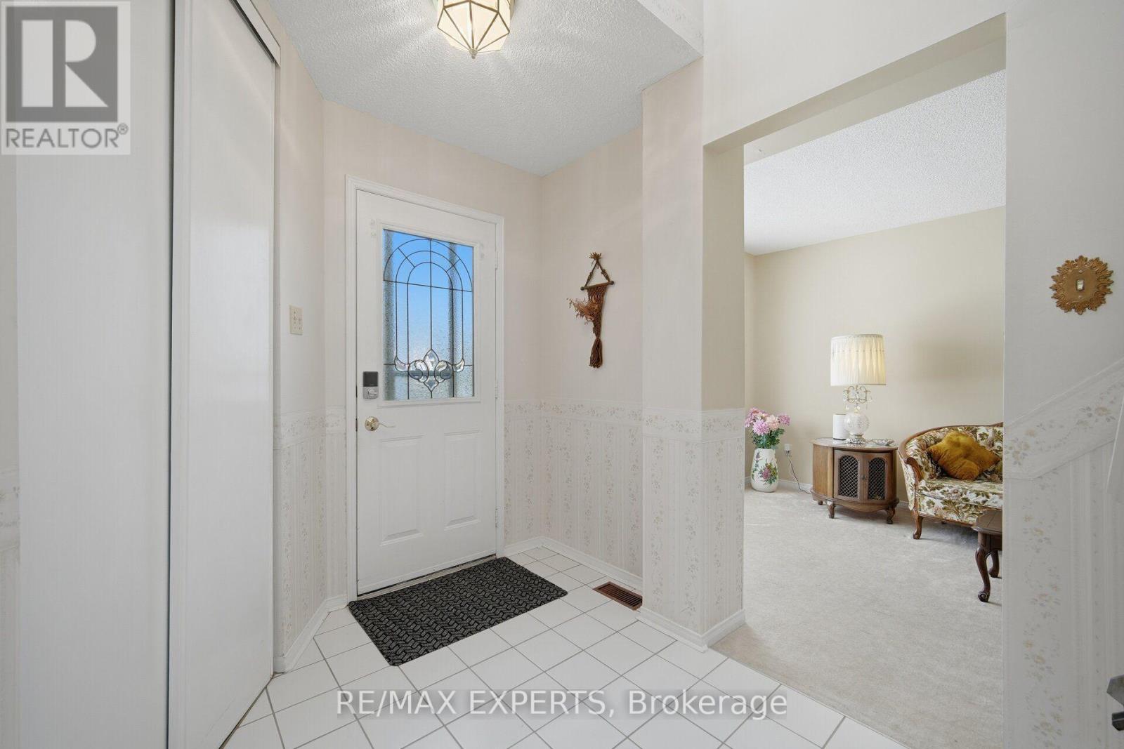 70 Peelton Heights, Brampton, ON photo 9