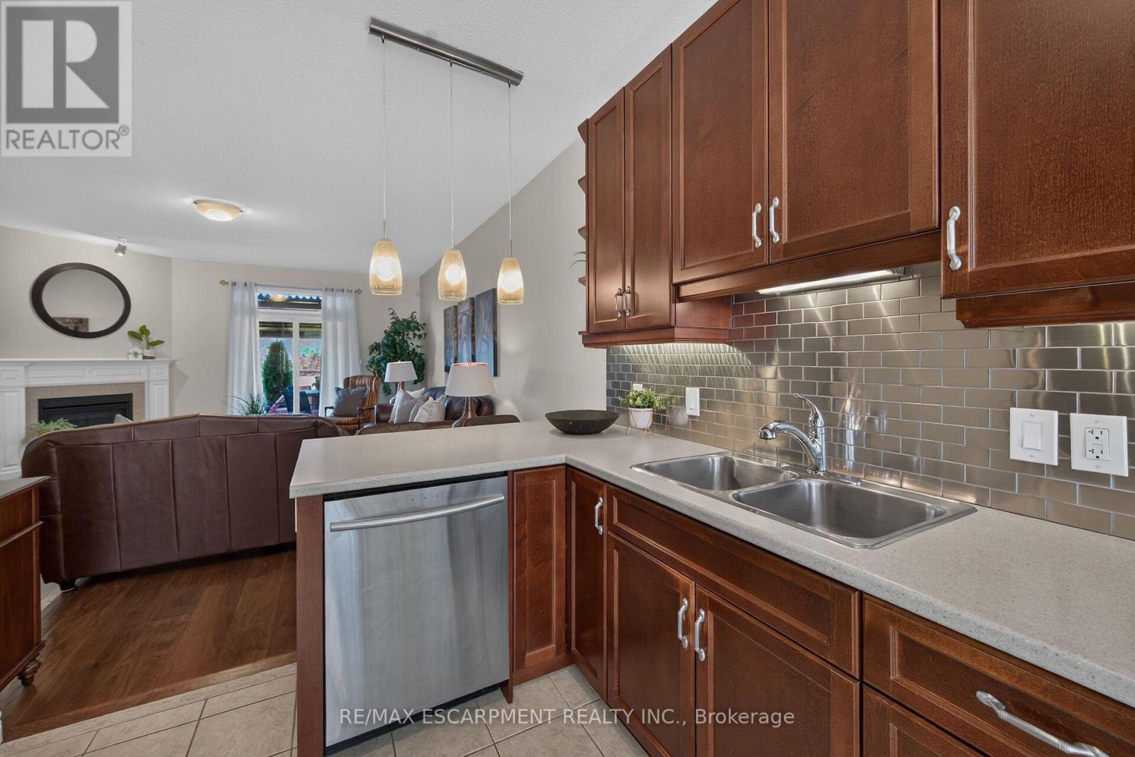 5 Hillgartner Lane, Hamilton, ON photo 14