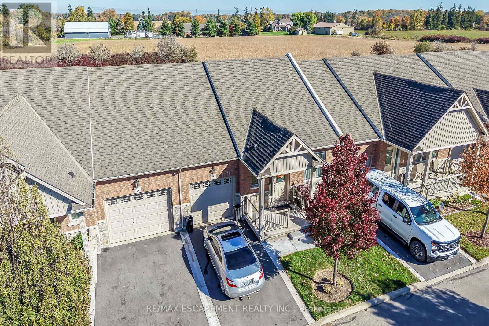 5 Hillgartner Lane, Hamilton, ON photo 2