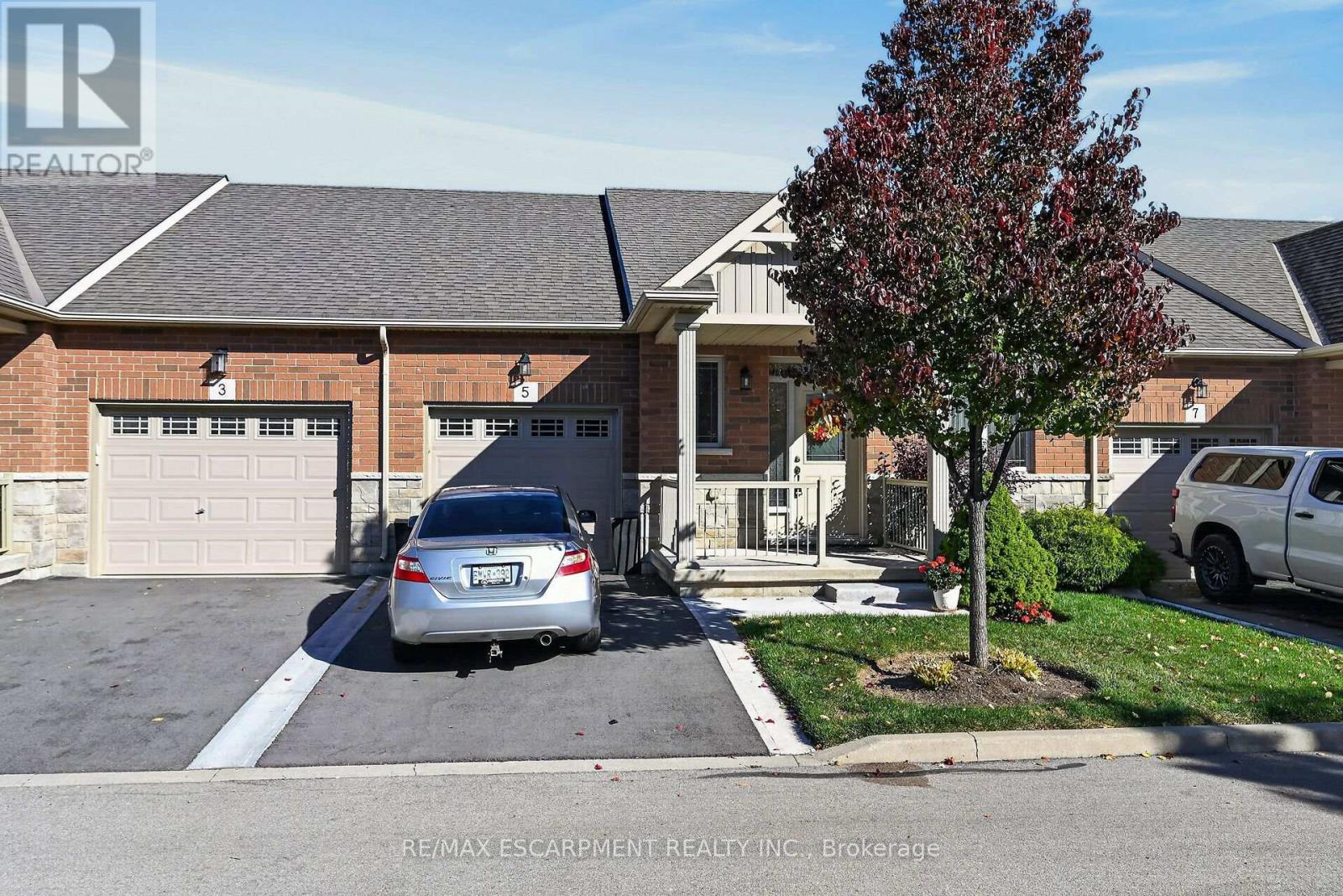 5 Hillgartner Lane, Hamilton, ON photo 3