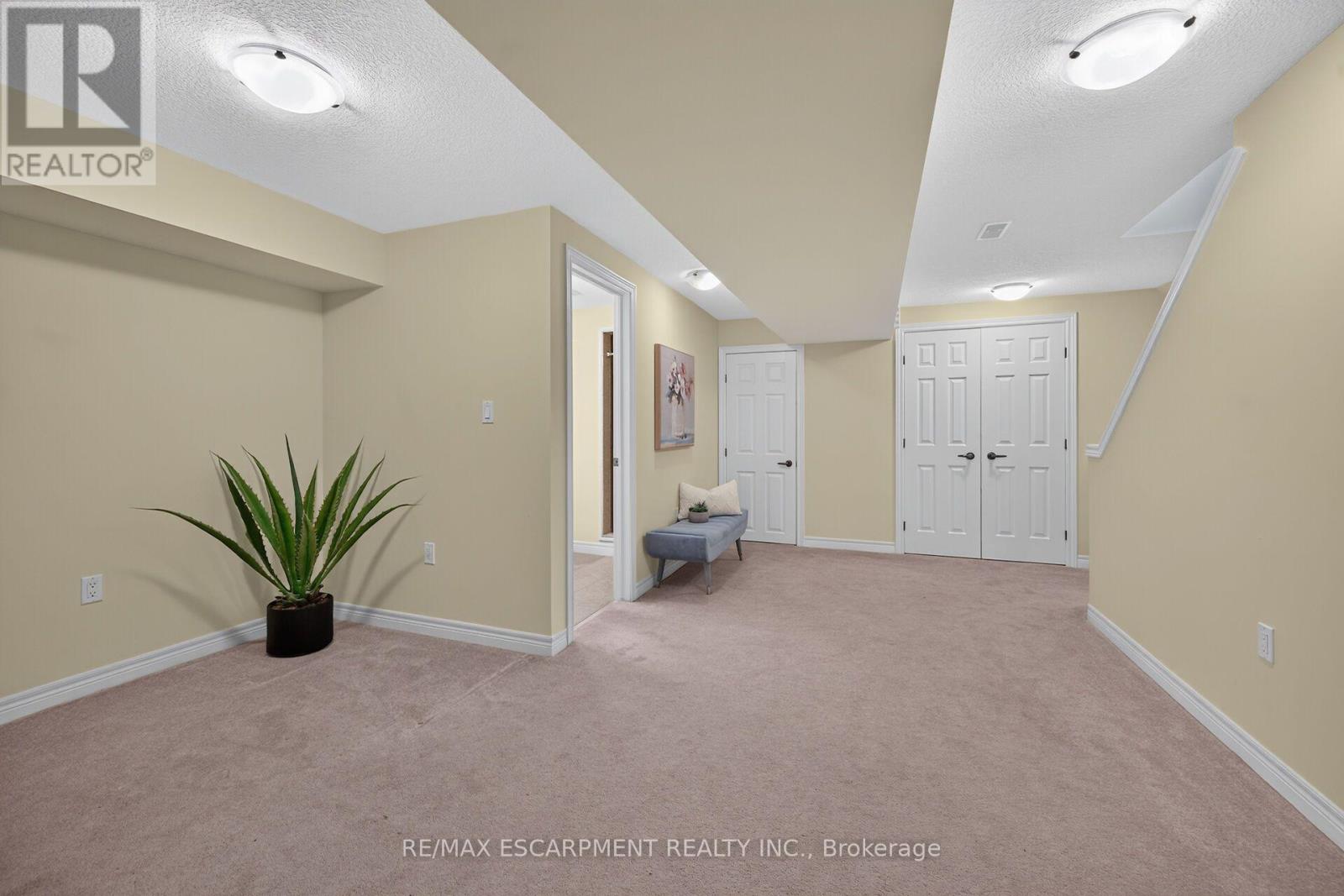 5 Hillgartner Lane, Hamilton, ON photo 32