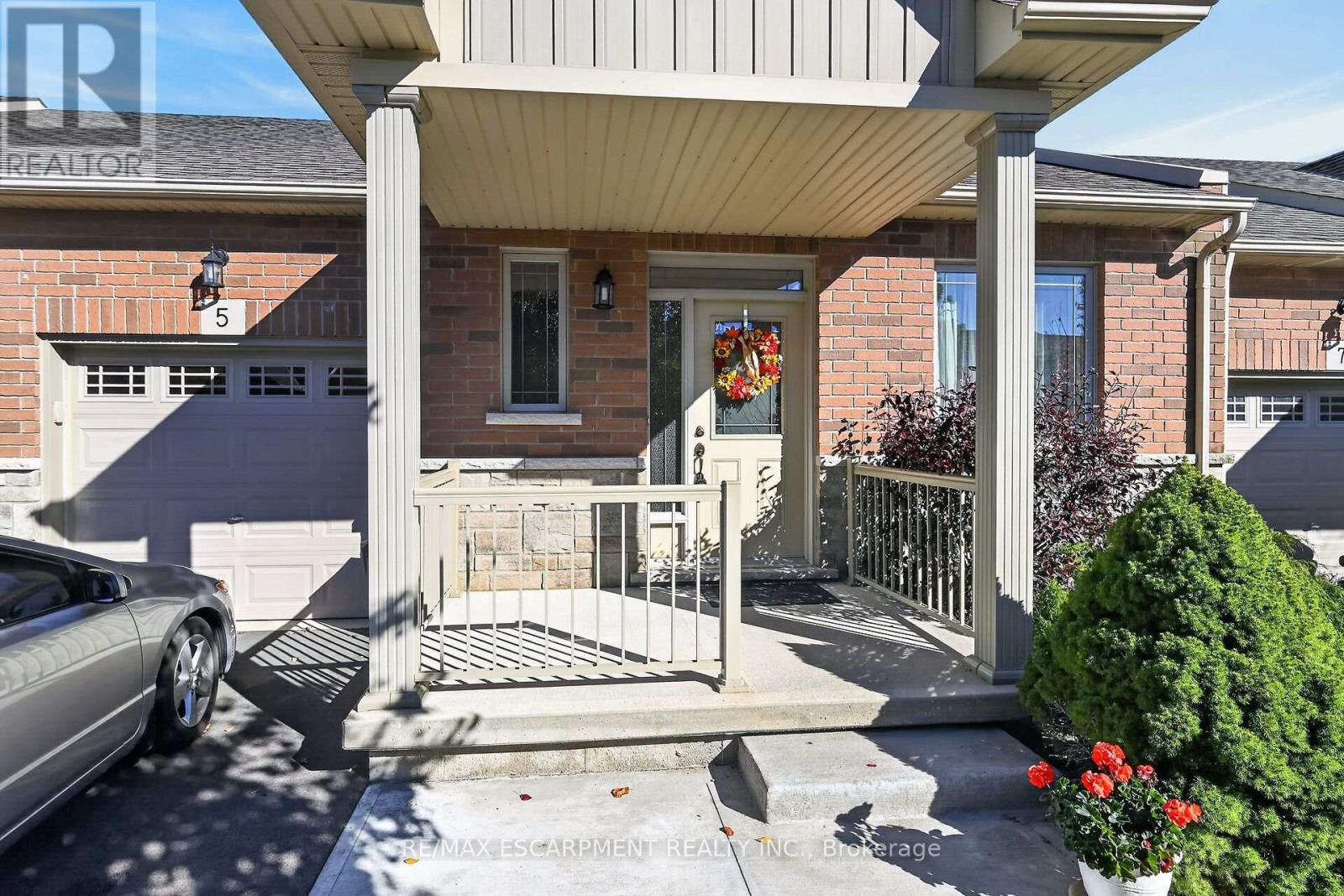 5 Hillgartner Lane, Hamilton, ON photo 4