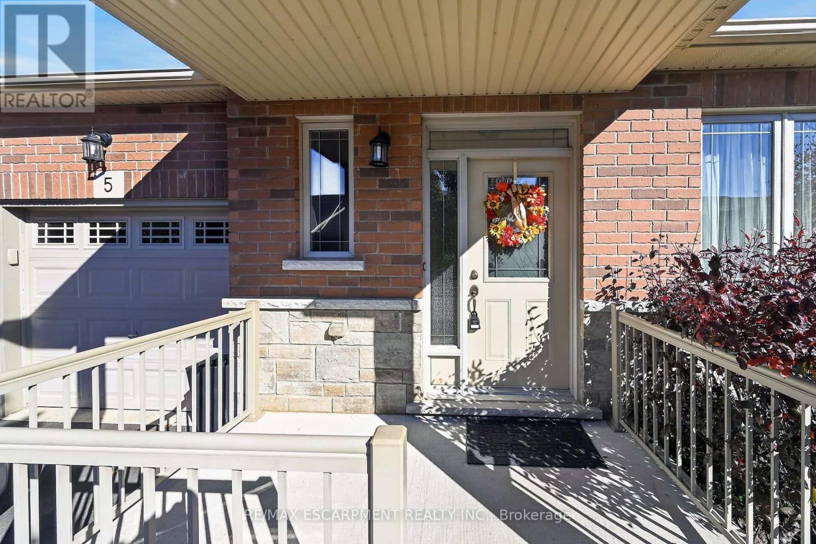 5 Hillgartner Lane, Hamilton, ON photo 5