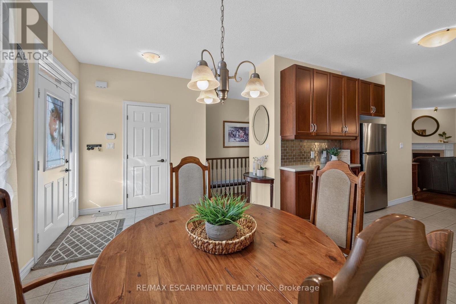 5 Hillgartner Lane, Hamilton, ON photo 8