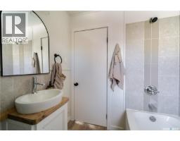 1302 1st Avenue Nw, Moose Jaw, SK S6H3N7 Photo 36
