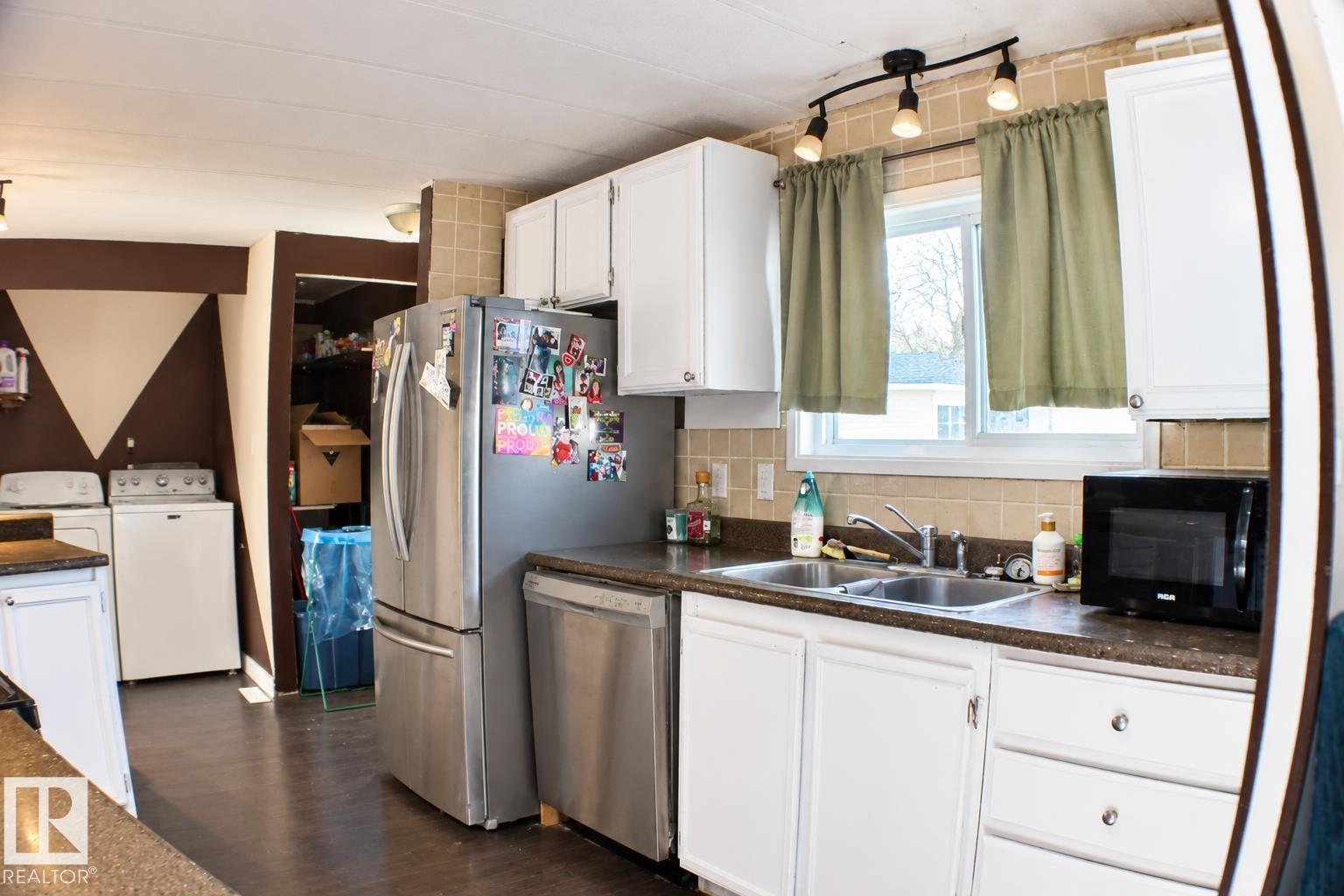 11 Willow Park Estate, Leduc — photo 10