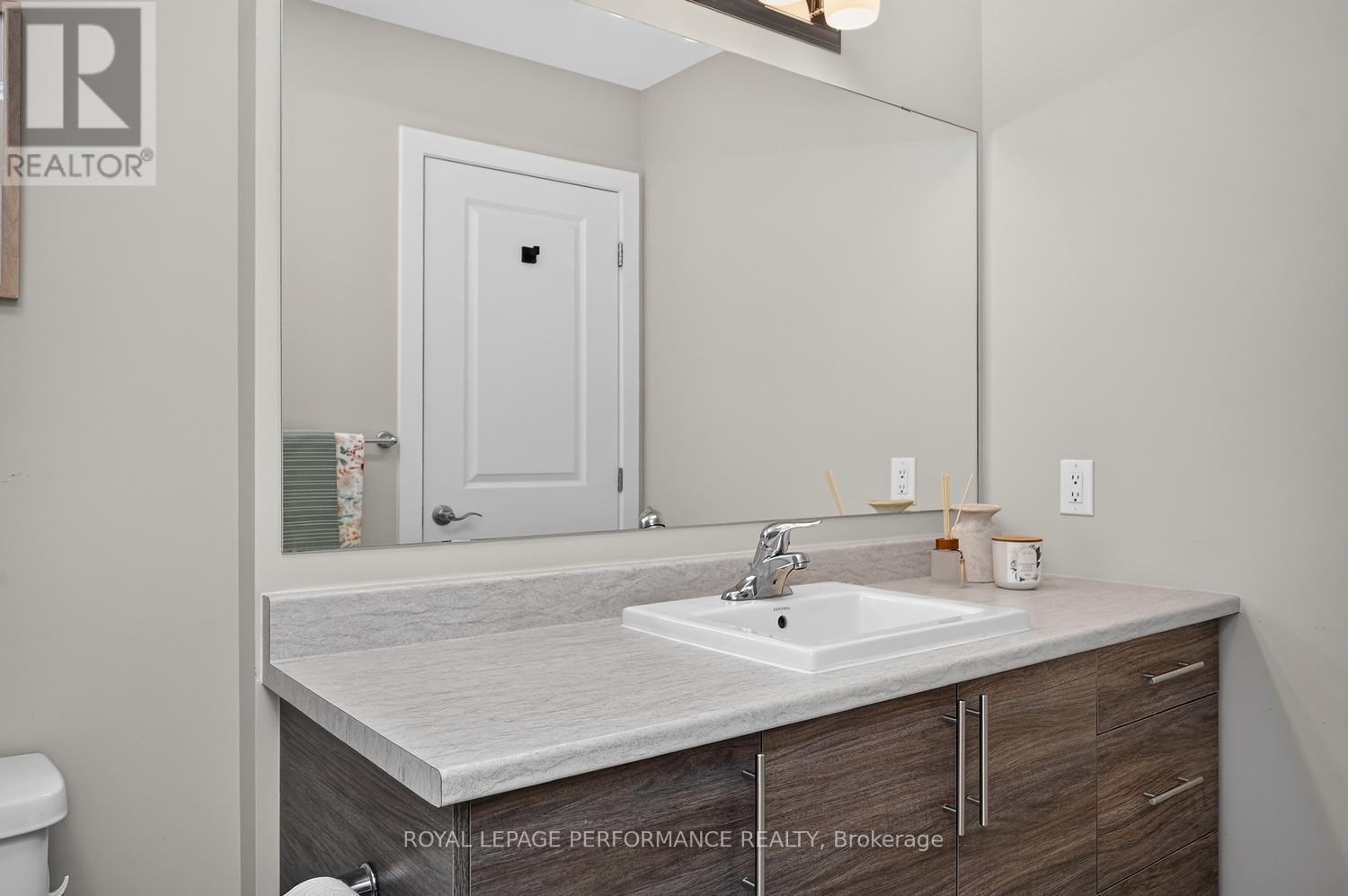 1016 Kijik Crescent