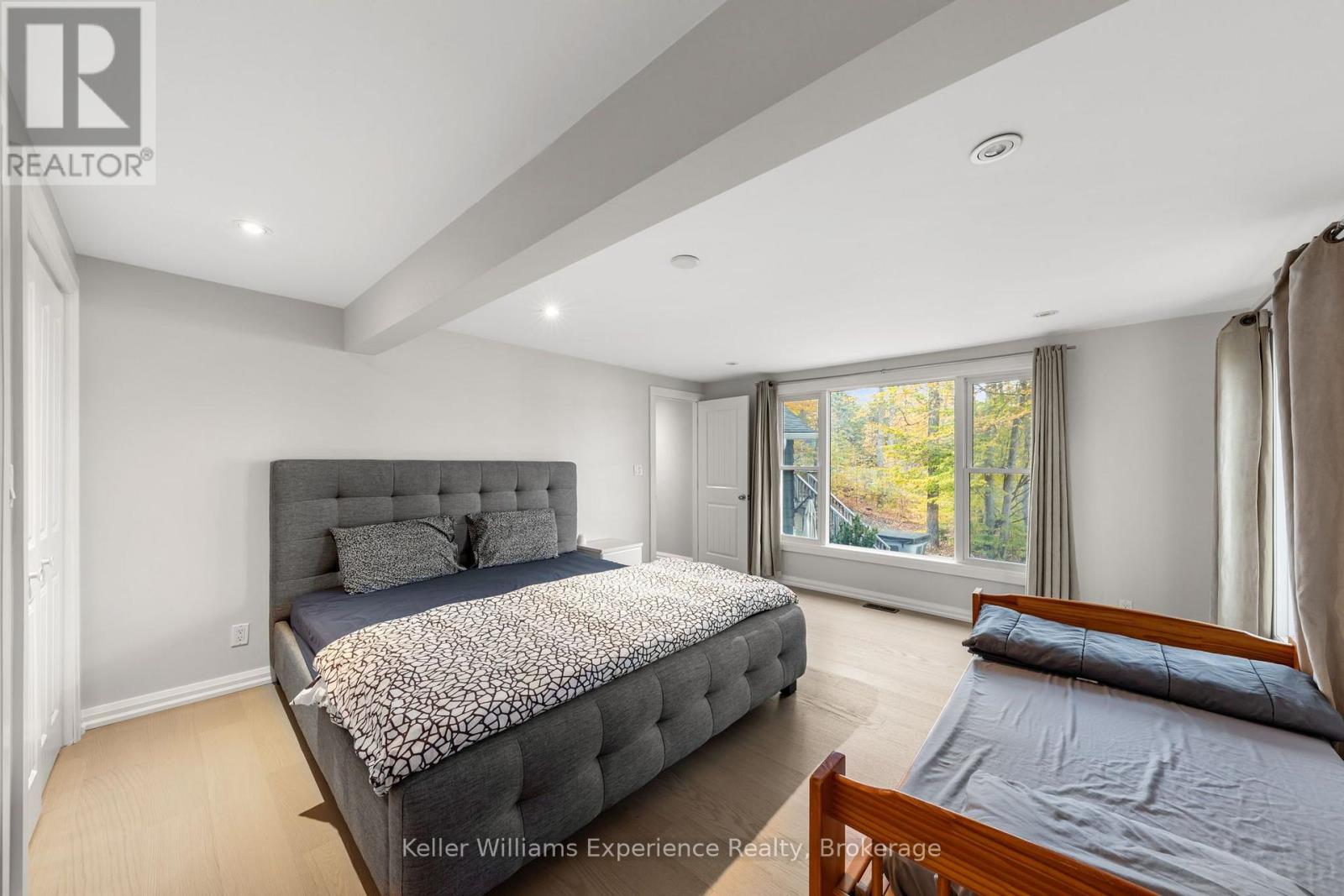 21 Lakeview Crescent, Tiny photo 19