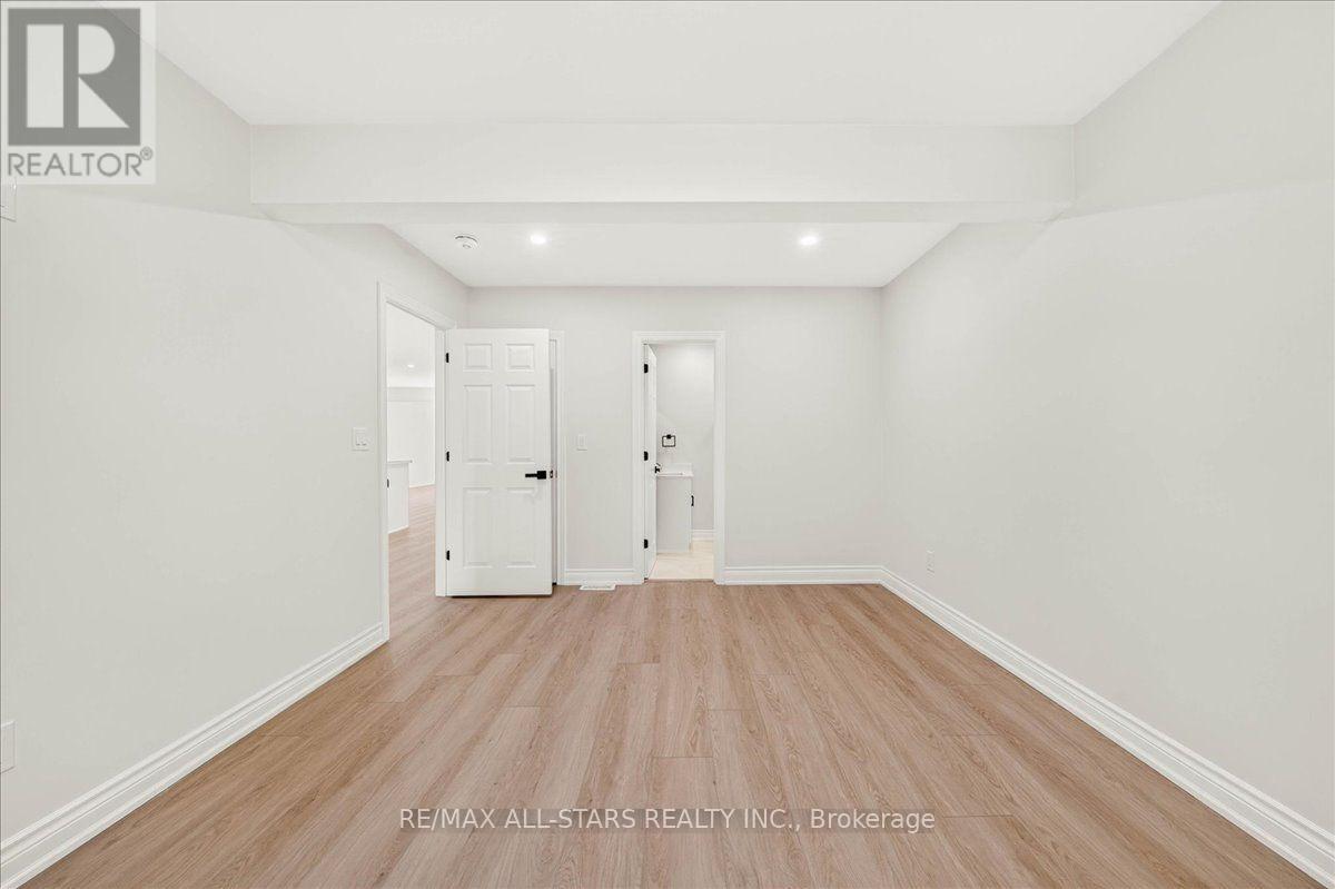 230 BAYVIEW AVENUE - 34