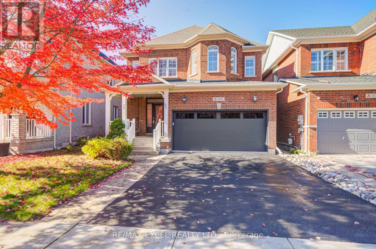 202 WEST LAWN CRESCENT, Whitchurch-Stouffville (Stouffville) — photo 2