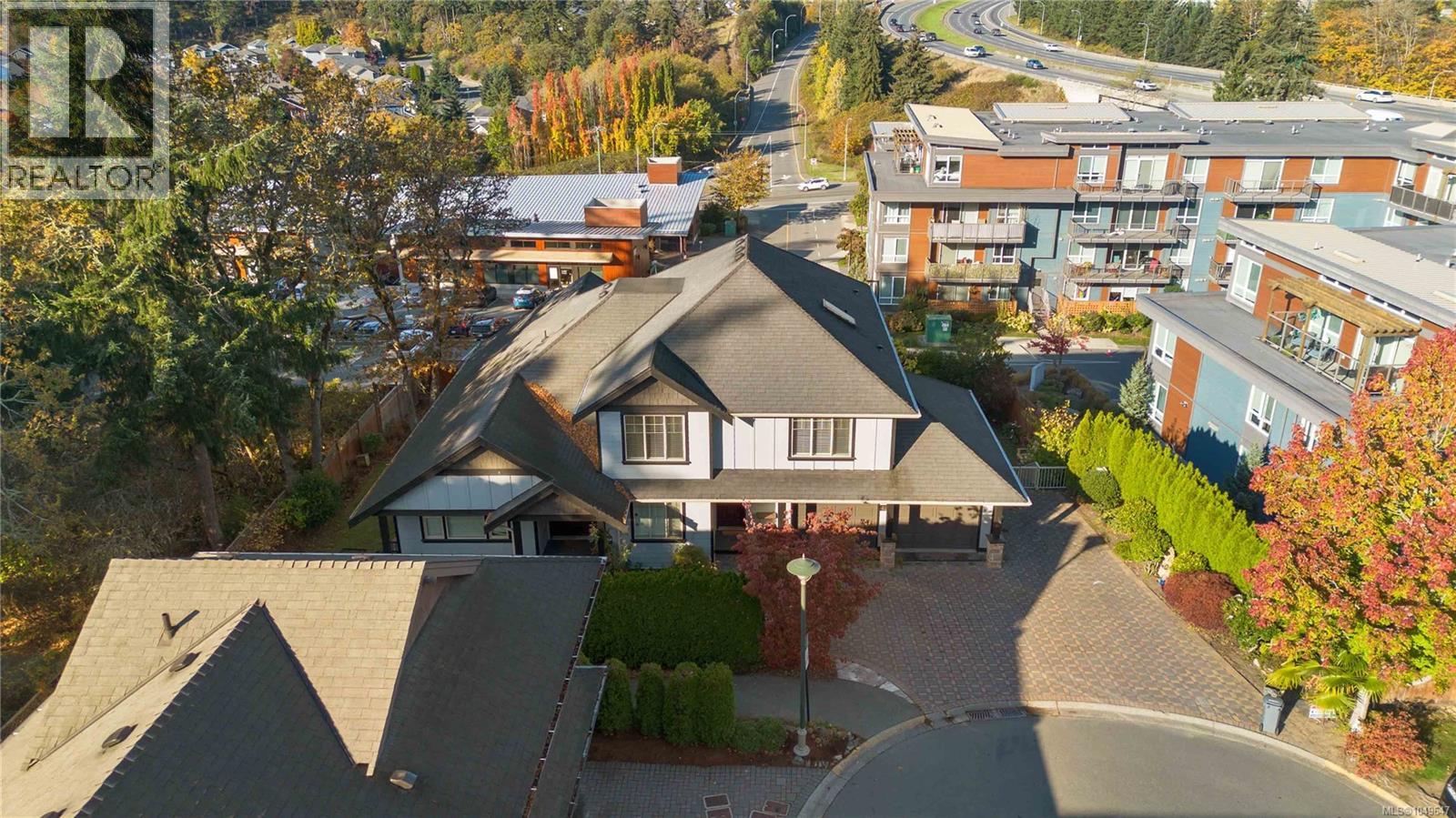 424 Nursery Hill Dr, View Royal - Image 1