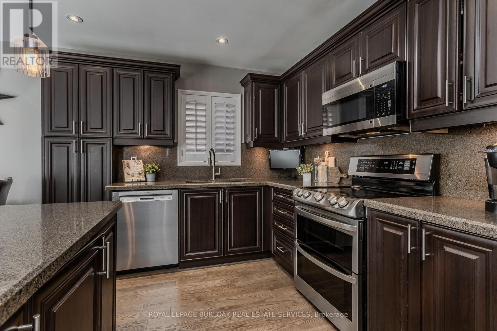 2248 Elmside Crescent, Burlington, ON photo 8