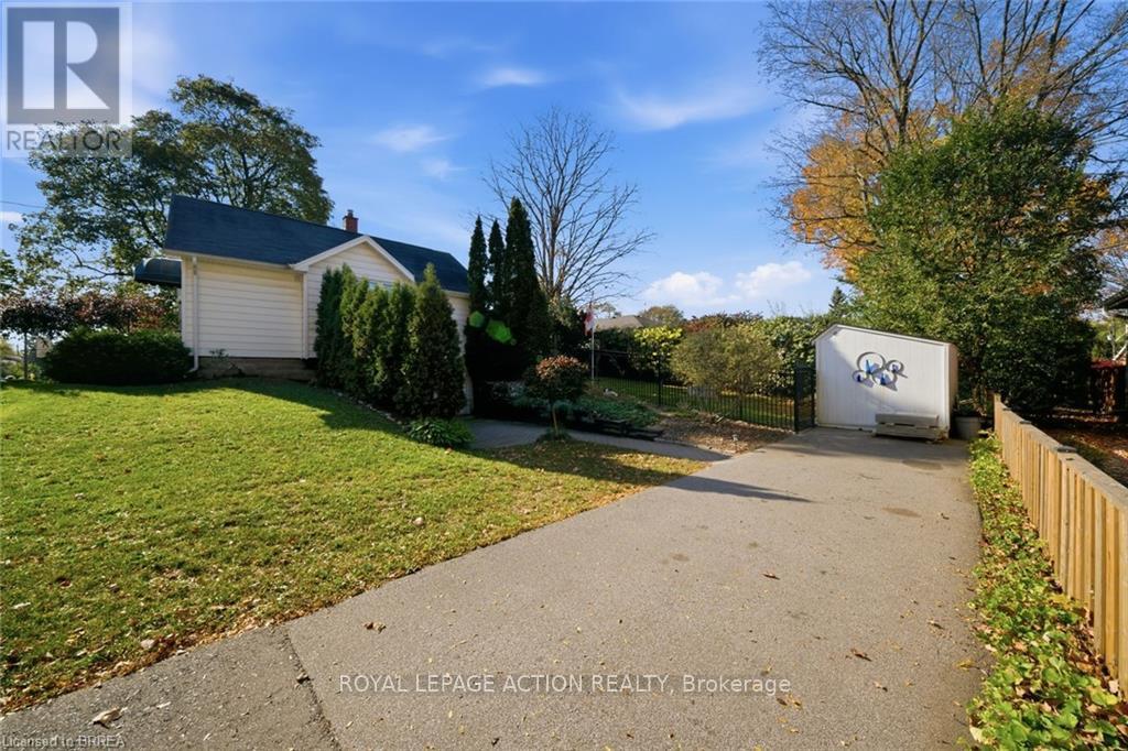 222 St George Street, Brantford, ON photo 13