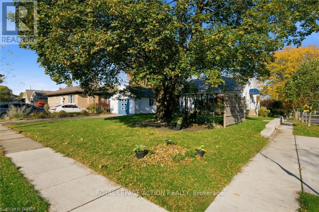 222 St George Street, Brantford, ON photo 2