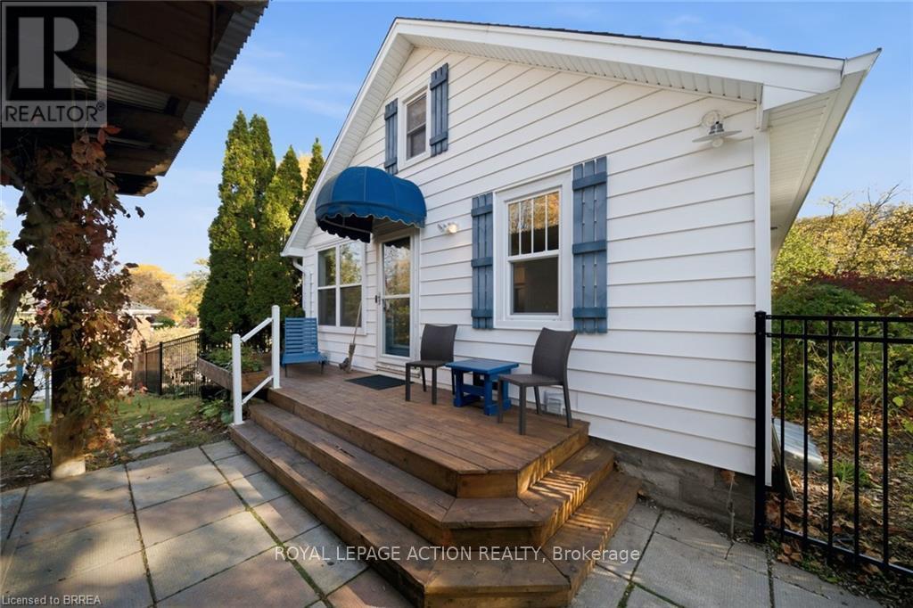 222 St George Street, Brantford, ON photo 5