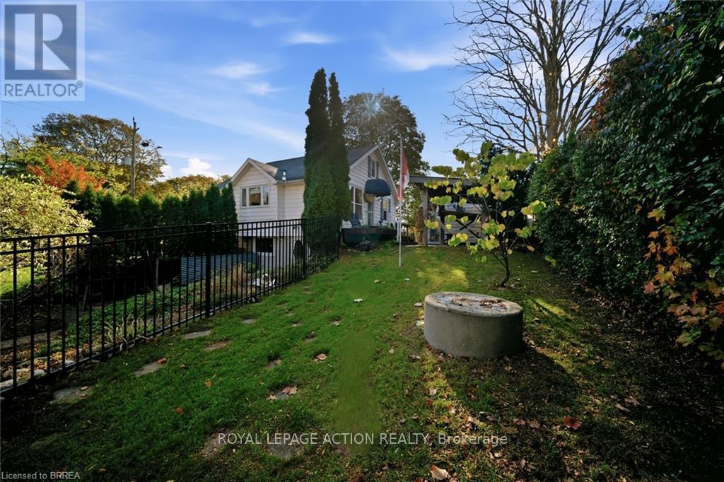 222 St George Street, Brantford, ON photo 8