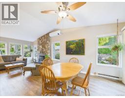 895 Brentwood Hts, Central Saanich, BC V8M1A8 Photo 14
