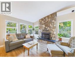 895 Brentwood Hts, Central Saanich, BC V8M1A8 Photo 12