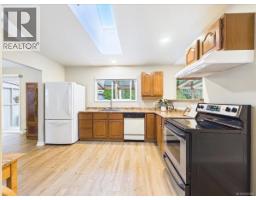 895 Brentwood Hts, Central Saanich, BC V8M1A8 Photo 17