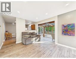 895 Brentwood Hts, Central Saanich, BC V8M1A8 Photo 18