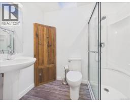 895 Brentwood Hts, Central Saanich, BC V8M1A8 Photo 24