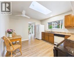 895 Brentwood Hts, Central Saanich, BC V8M1A8 Photo 16