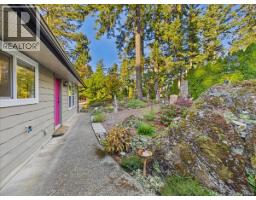 895 Brentwood Hts, Central Saanich, BC V8M1A8 Photo 43