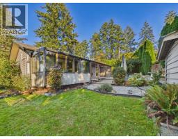 895 Brentwood Hts, Central Saanich, BC V8M1A8 Photo 35