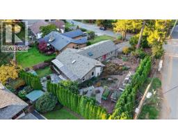 895 Brentwood Hts, Central Saanich, BC V8M1A8 Photo 44