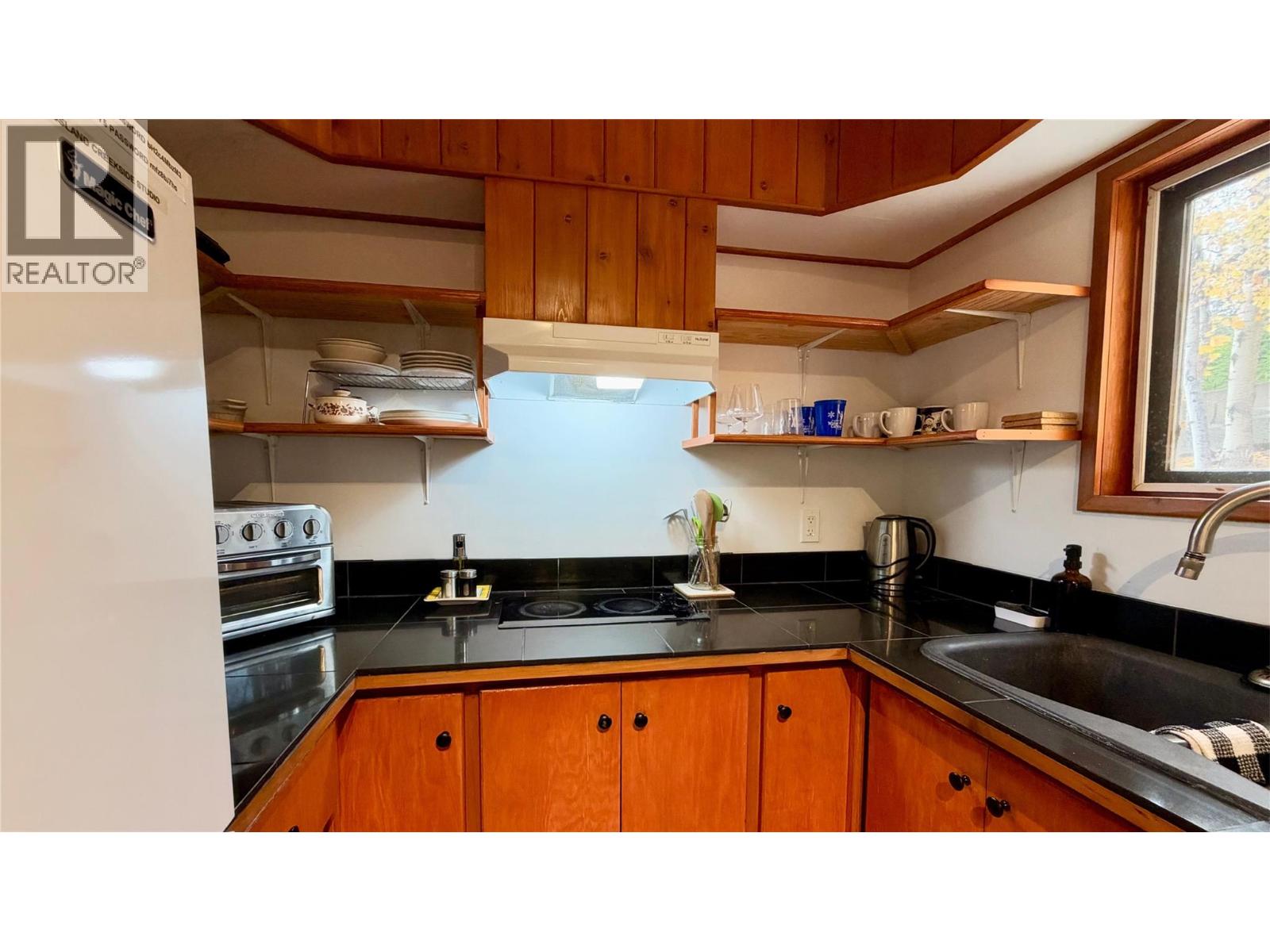 1380 QUEEN Street, Rossland - Image 1