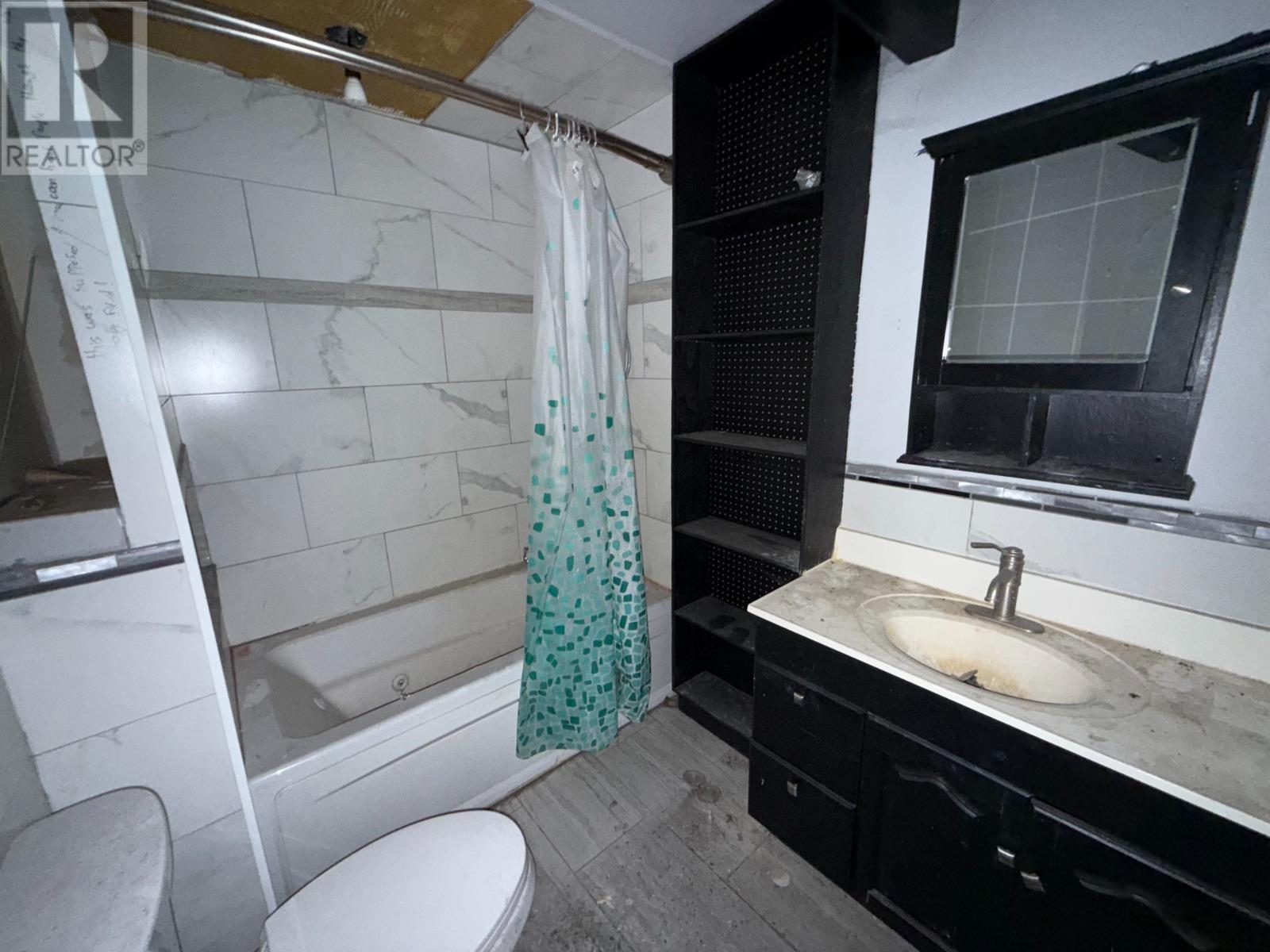 660 Queen ST - 8