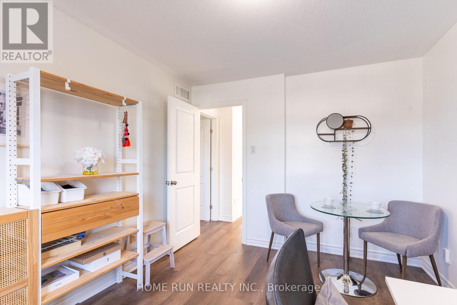 First bedroom/Office room