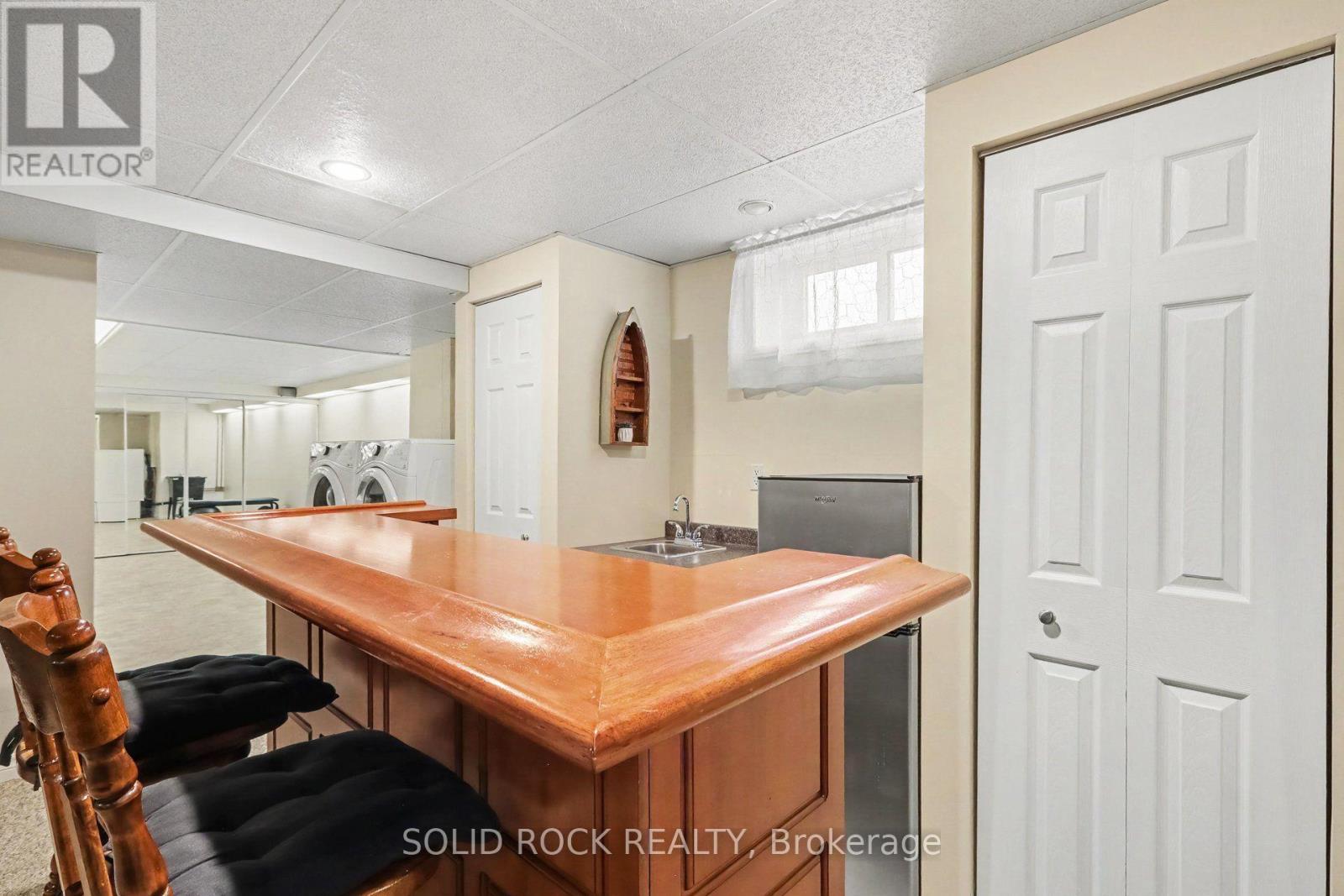 Wet bar - perfect for entertaining!