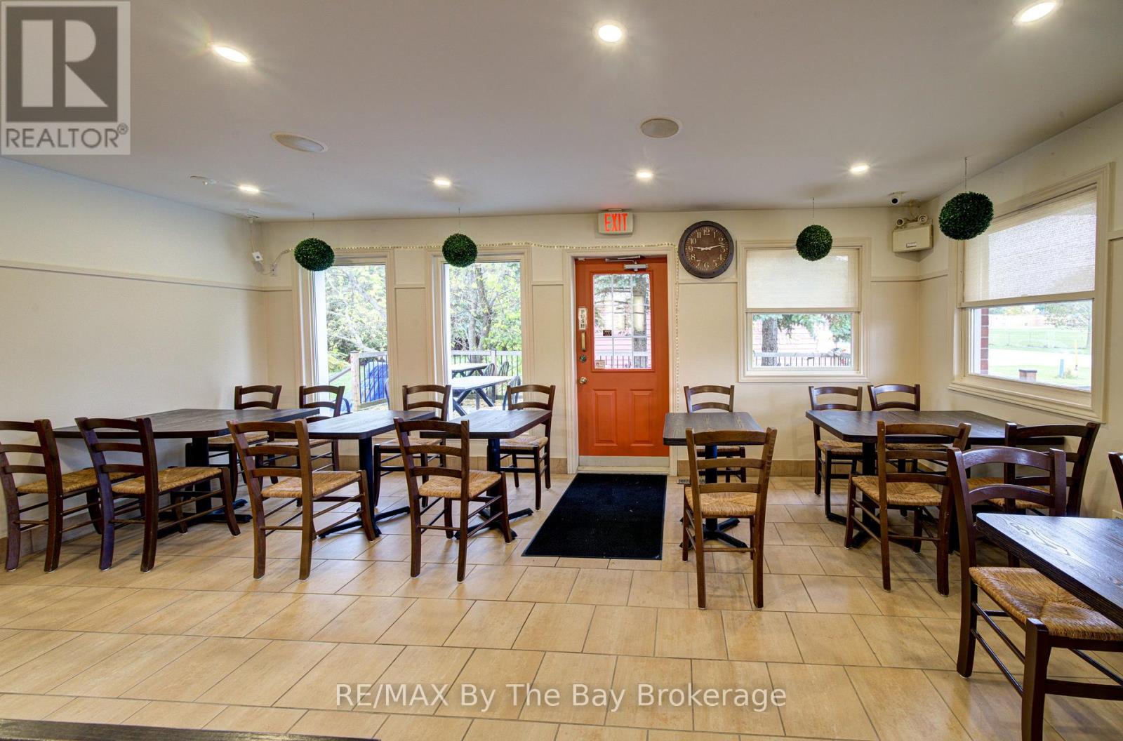 56 Yonge Street, Springwater photo 12